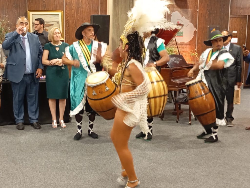 comparsa_musica uruguaya_tambores