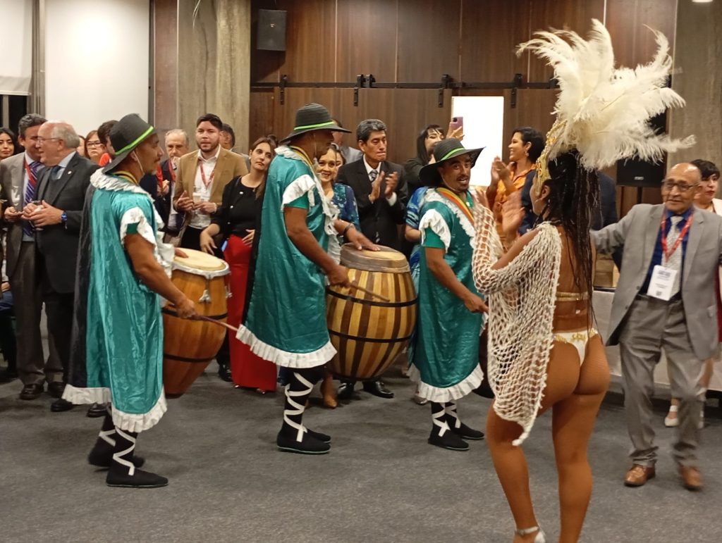 tambores_candombe_comparsa_musica uruguaya_bailarina_show musical_1 cuerda