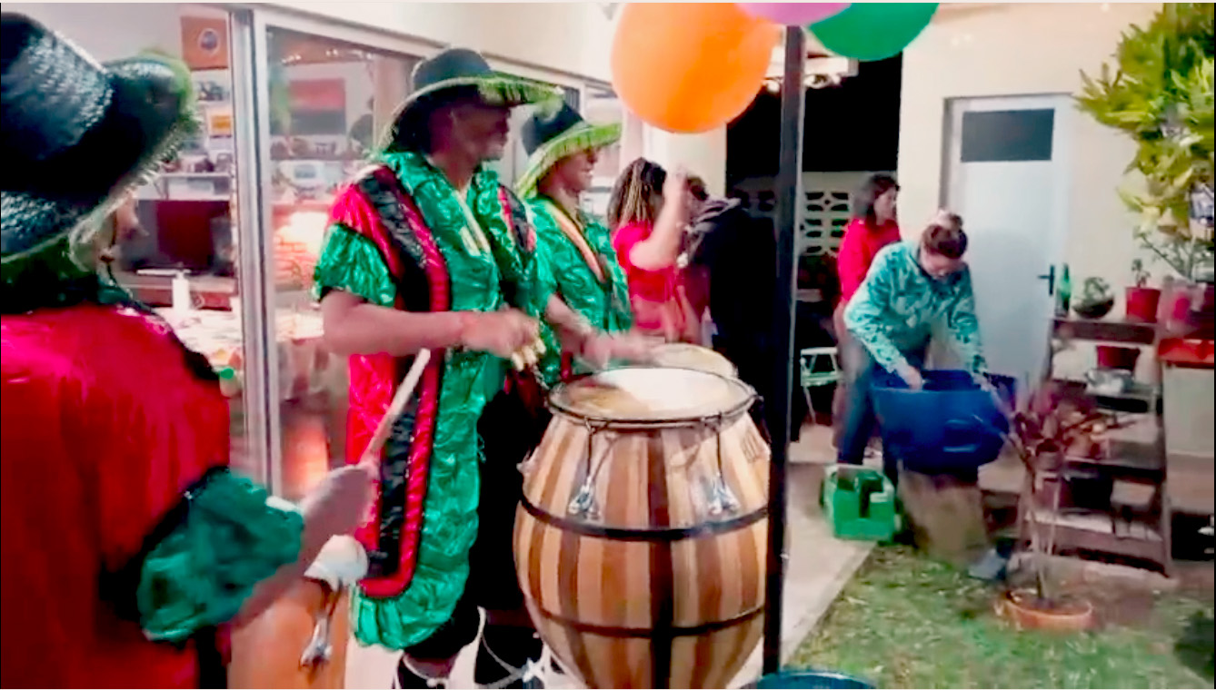 piano chico- repique en fiesta de cumpleaños piano chico- repique en fiesta de cumpleaños